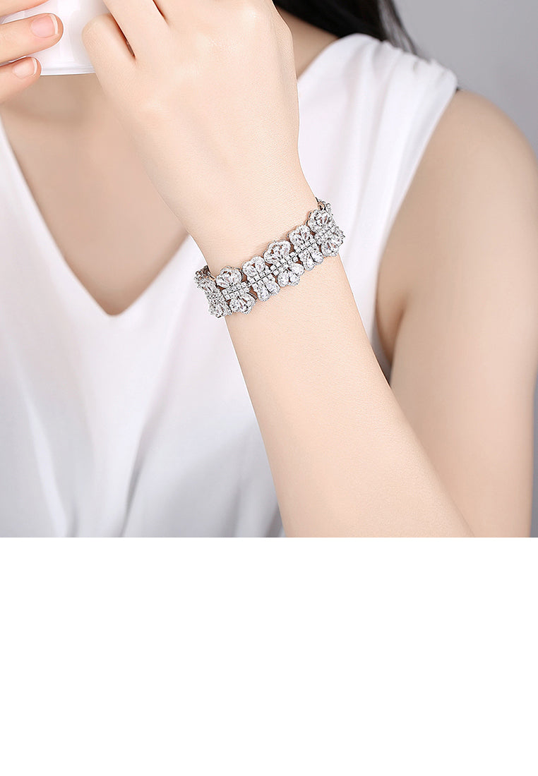Fashion and Elegant Geometric Pattern Bracelet with Cubic Zirconia 17cm - Luxurious Look