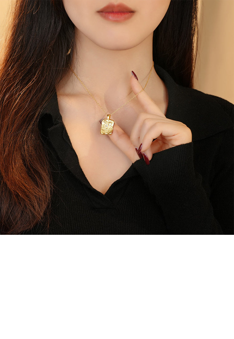 925 Sterling Silver Plated Gold Fashion Creative Embossed Marine Element Irregular Geometric Pendant with Imitation Pearls and Necklace