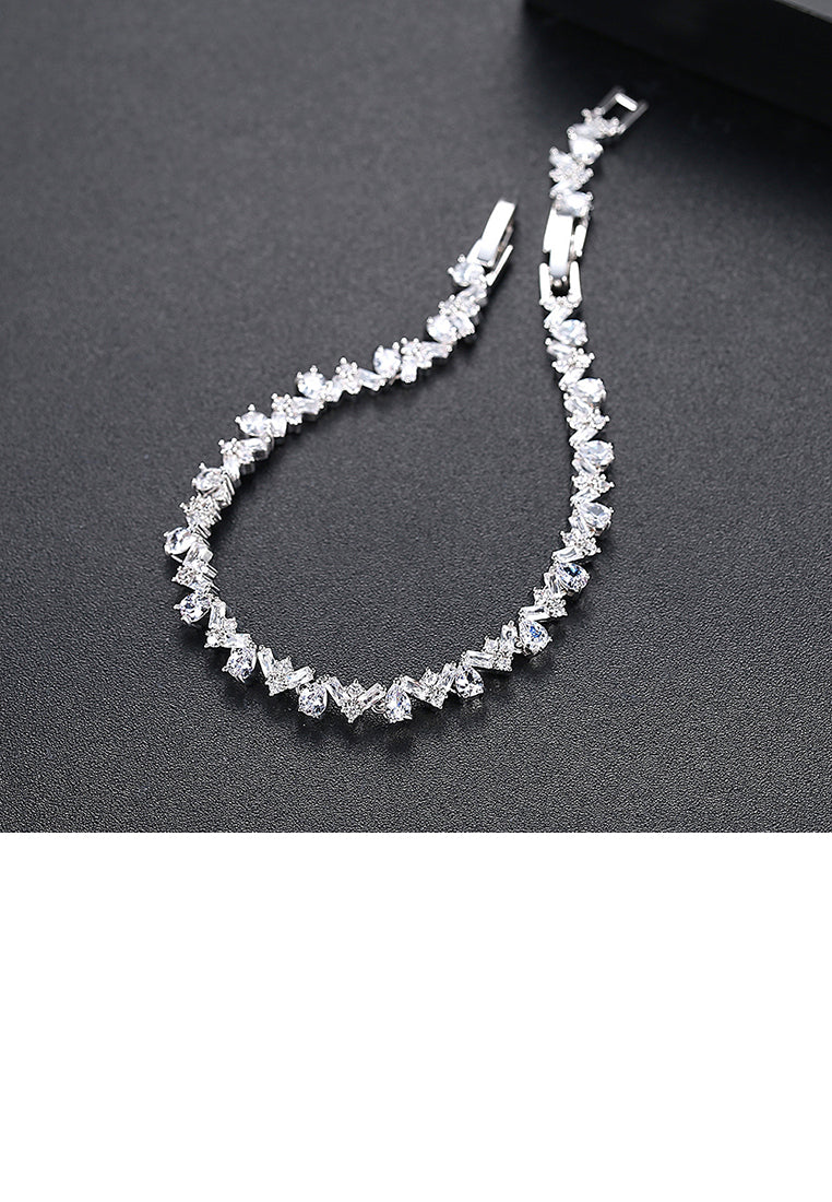 Simple and Creative Geometric V-shaped Bracelet with Cubic Zirconia - Luxurious Look