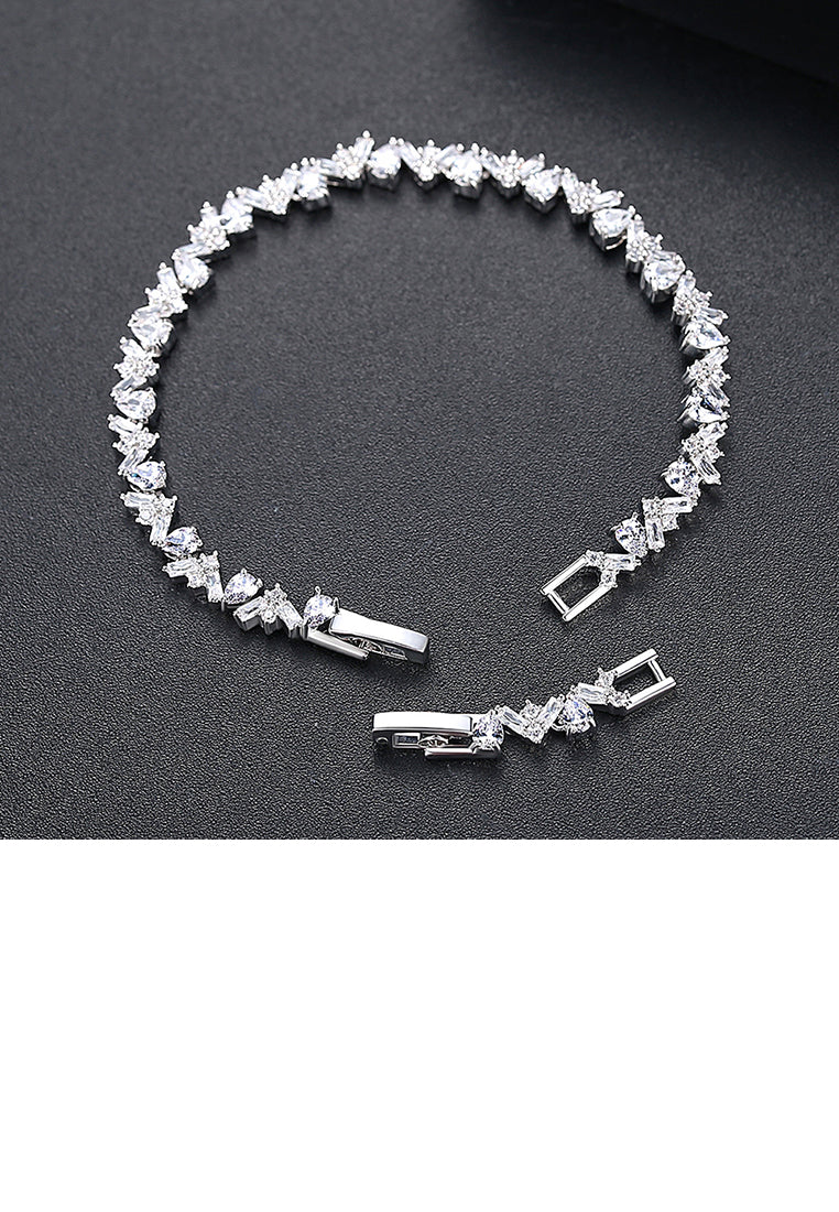 Simple and Creative Geometric V-shaped Bracelet with Cubic Zirconia - Luxurious Look