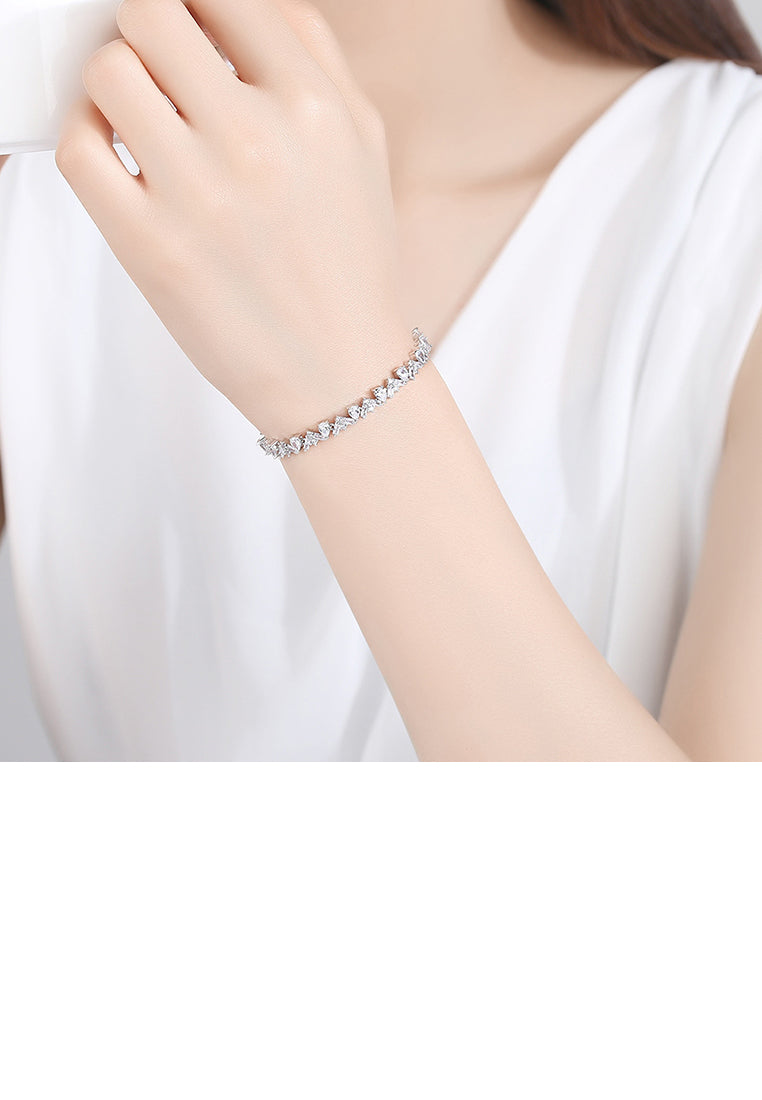 Simple and Creative Geometric V-shaped Bracelet with Cubic Zirconia - Luxurious Look