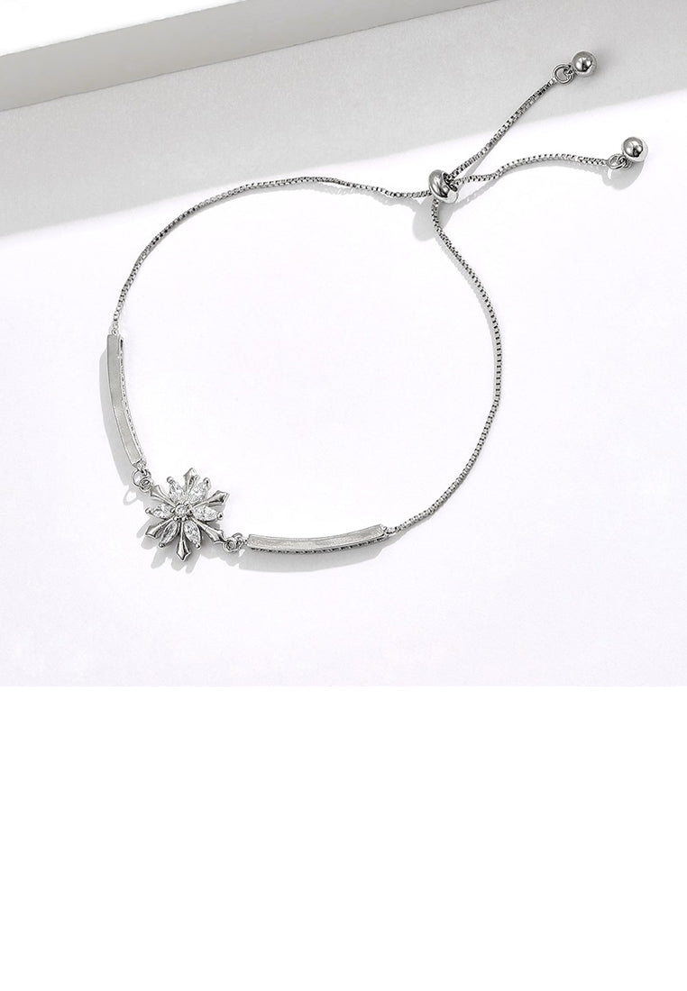 Fashion and Elegant Snowflake Bracelet with Cubic Zirconia - Luxurious Look