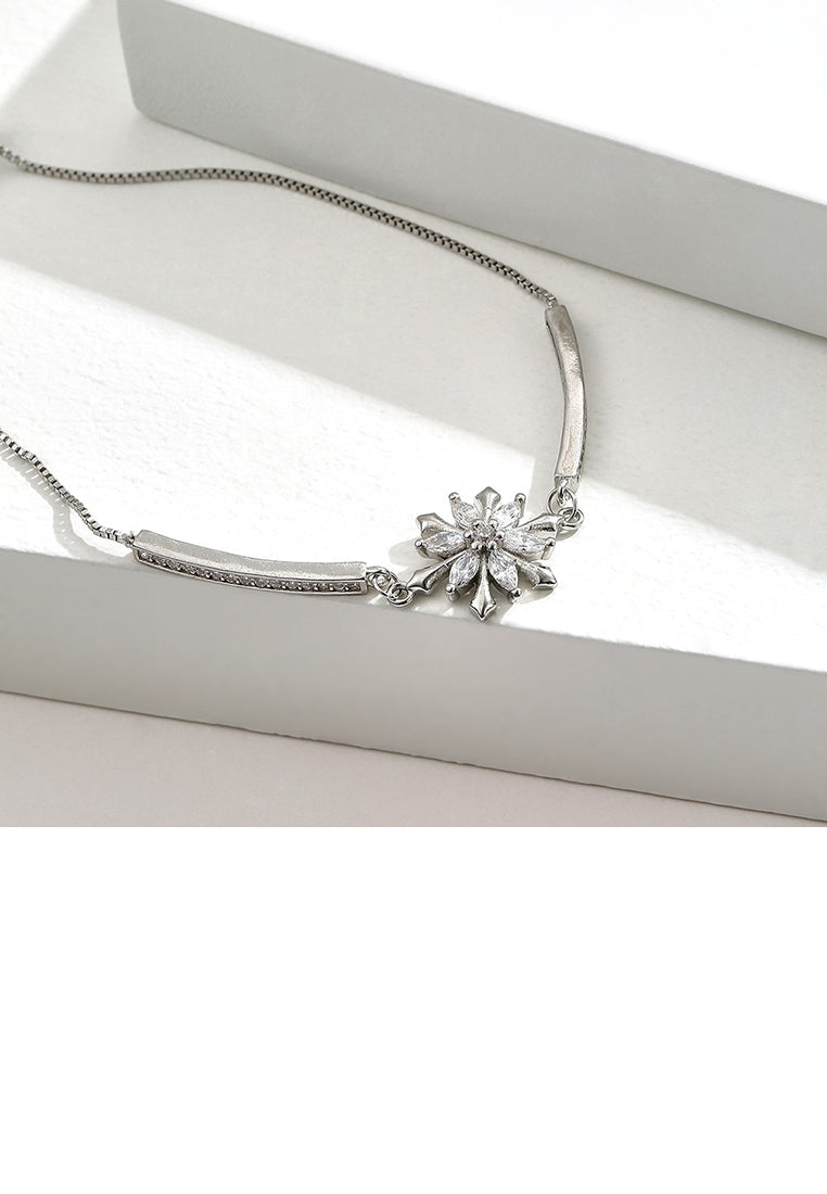 Fashion and Elegant Snowflake Bracelet with Cubic Zirconia - Luxurious Look