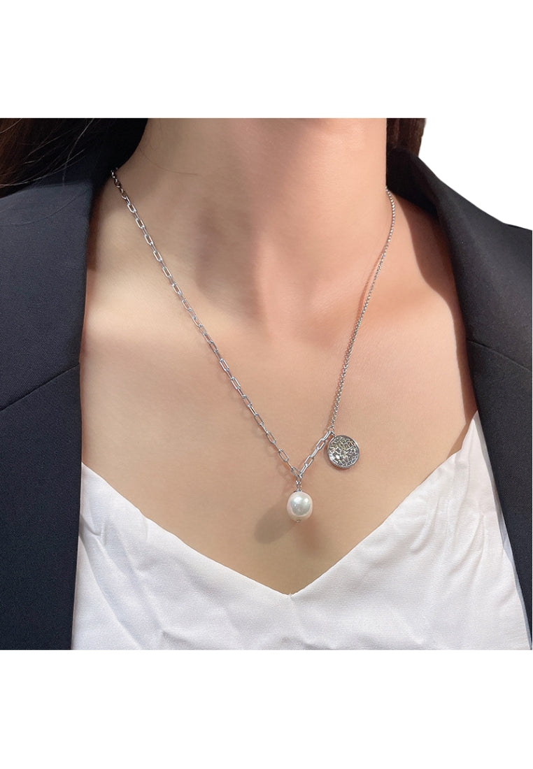 Vintage Design Baroque Pearl Necklace