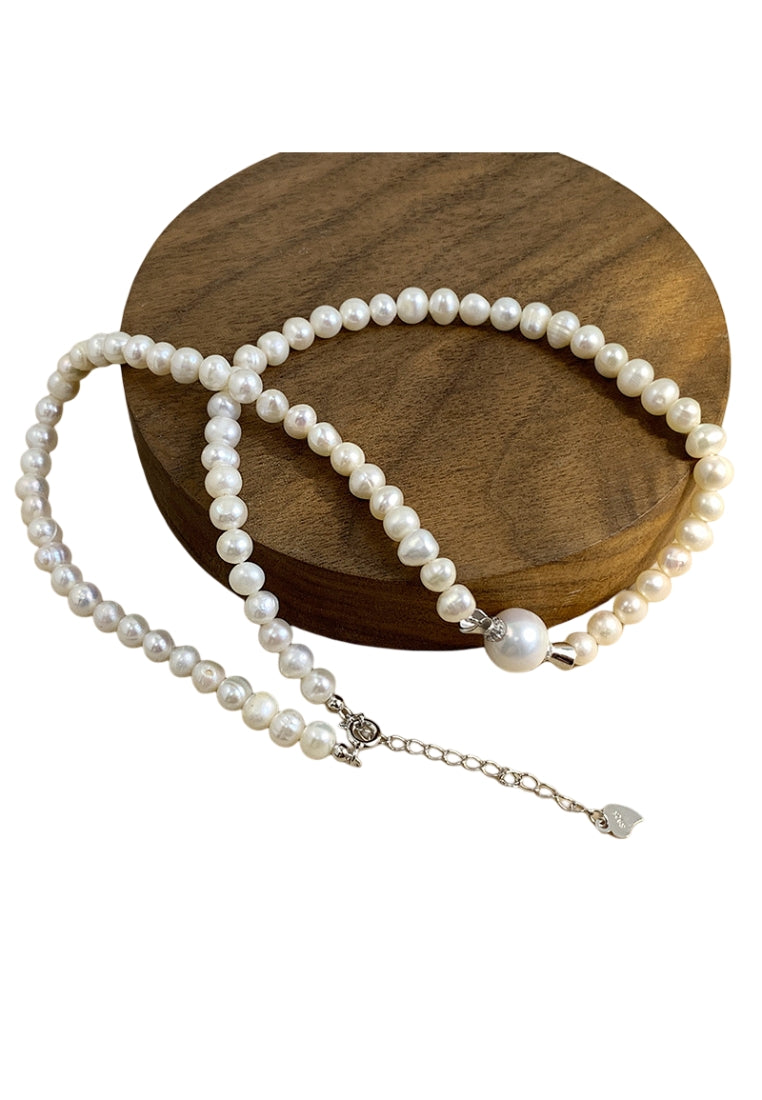 Sweet Luxury Pearl Lockbone Chain