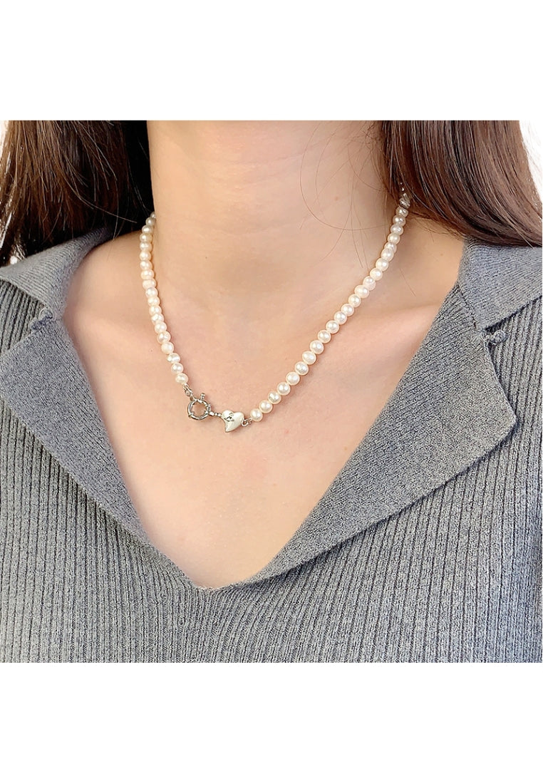 Queen's Love Shell Pearl Chain