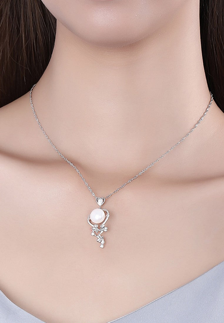 Freshwater Pearl Vermiculite Flower Pendant Necklace