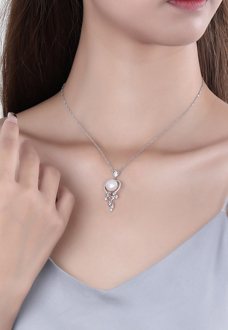 Freshwater Pearl Vermiculite Flower Pendant Necklace