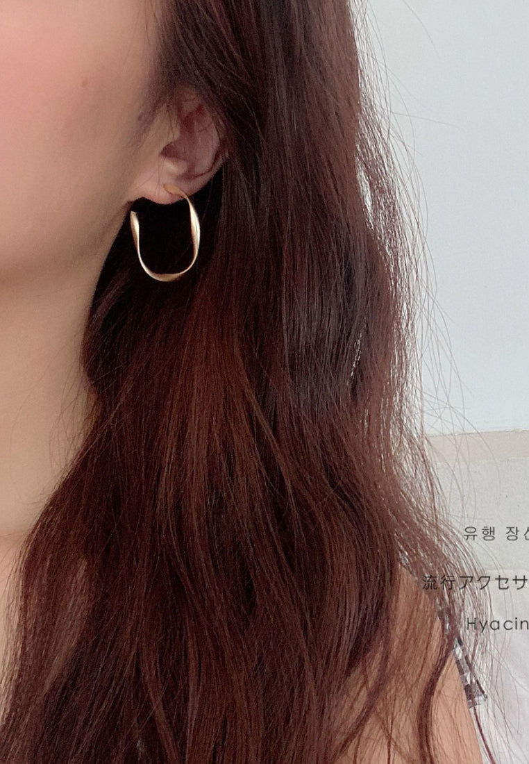 Retro C -type four -circle earrings