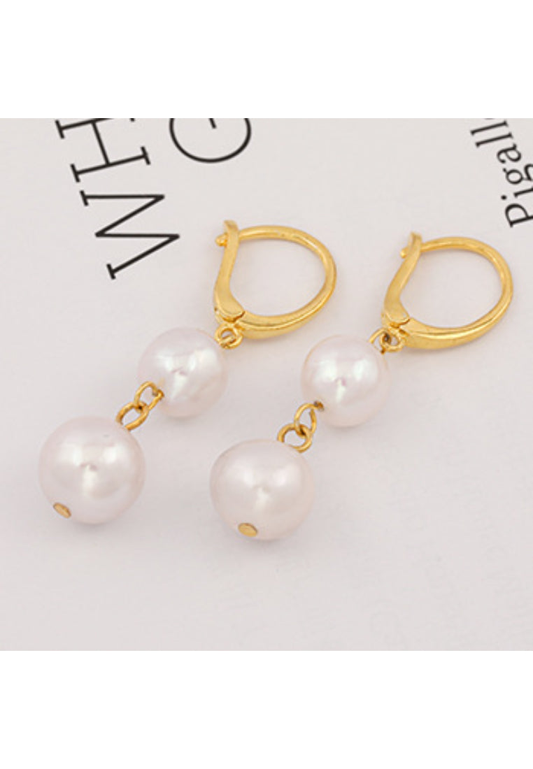 Creative Simple and Fresh S925 Silver Baroque Stud Earrings with Freshwater Pearls for Women