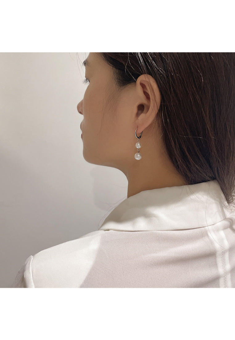 Creative Simple and Fresh S925 Silver Baroque Stud Earrings with Freshwater Pearls for Women