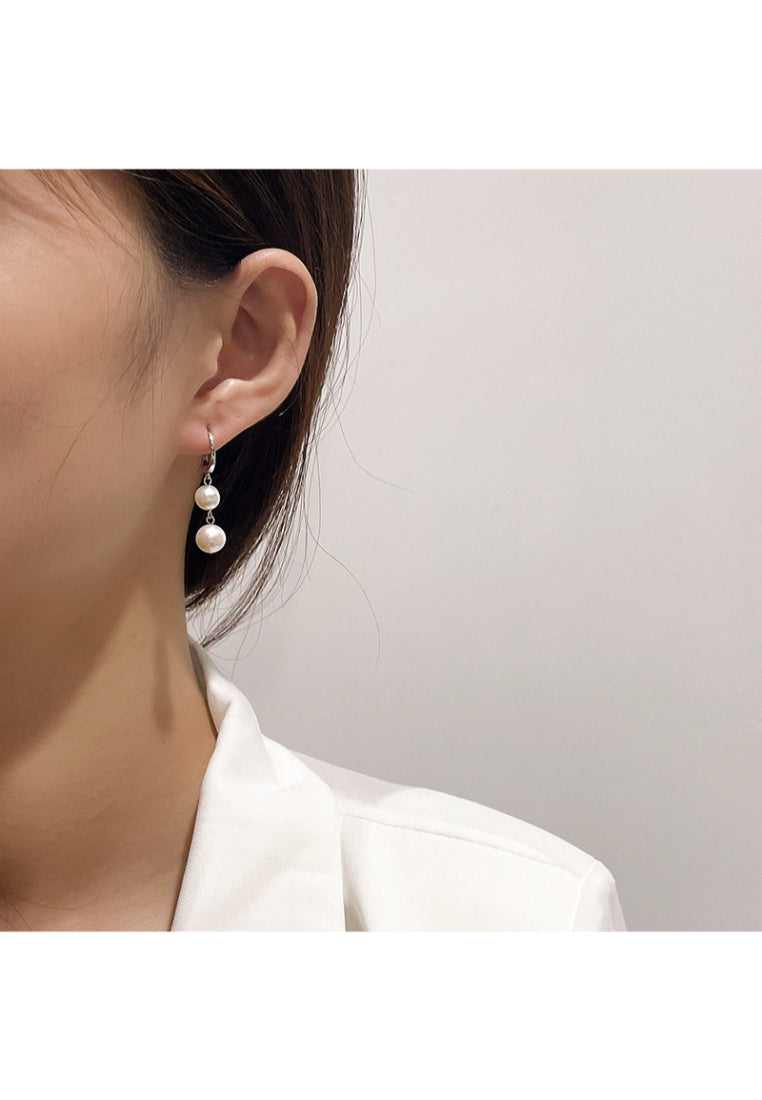 Creative Simple and Fresh S925 Silver Baroque Stud Earrings with Freshwater Pearls for Women