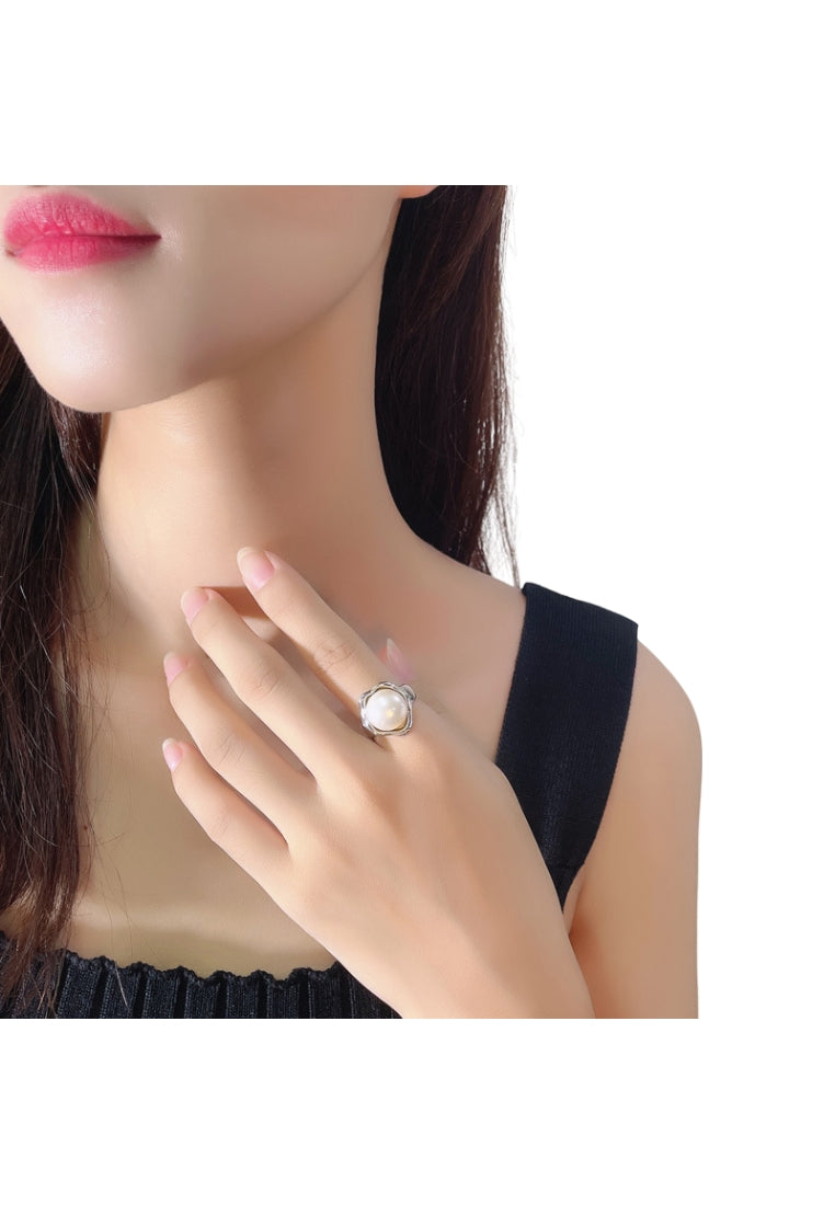 Pearl Ring Minimalist Luxury