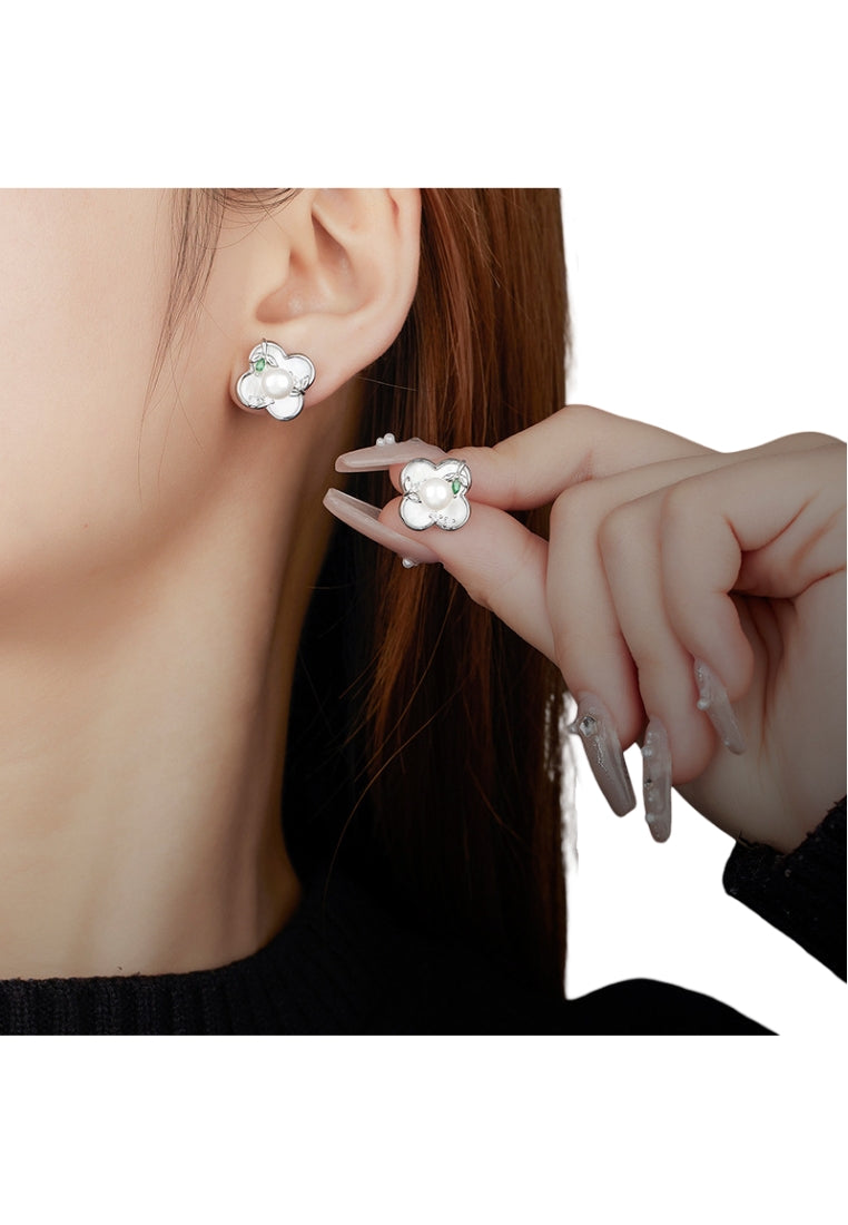 Trendy Sterling Silver Clover Pearl Stud Earrings for Women, Exquisite Design with Luxury Feel