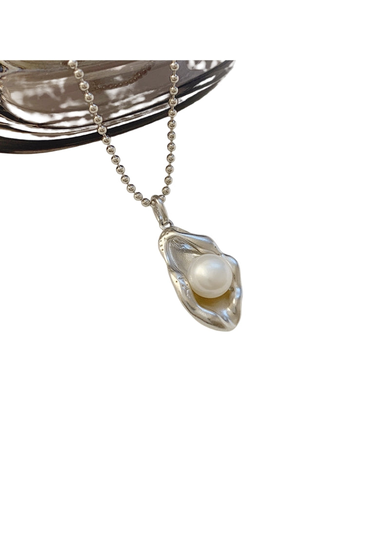 Lava Texture Pearl Lockbone Chain