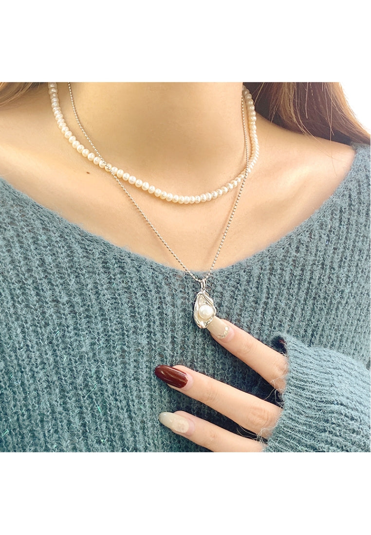 Lava Texture Pearl Lockbone Chain