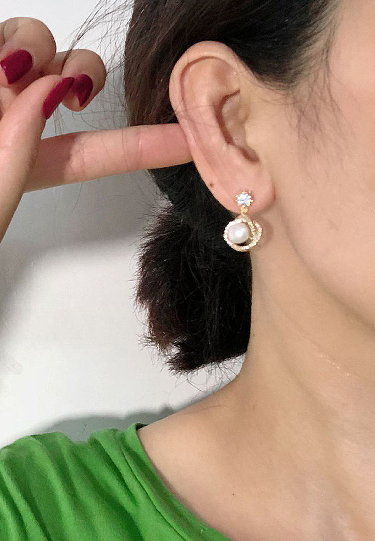 Natural freshwater shell bead ear -ear earrings