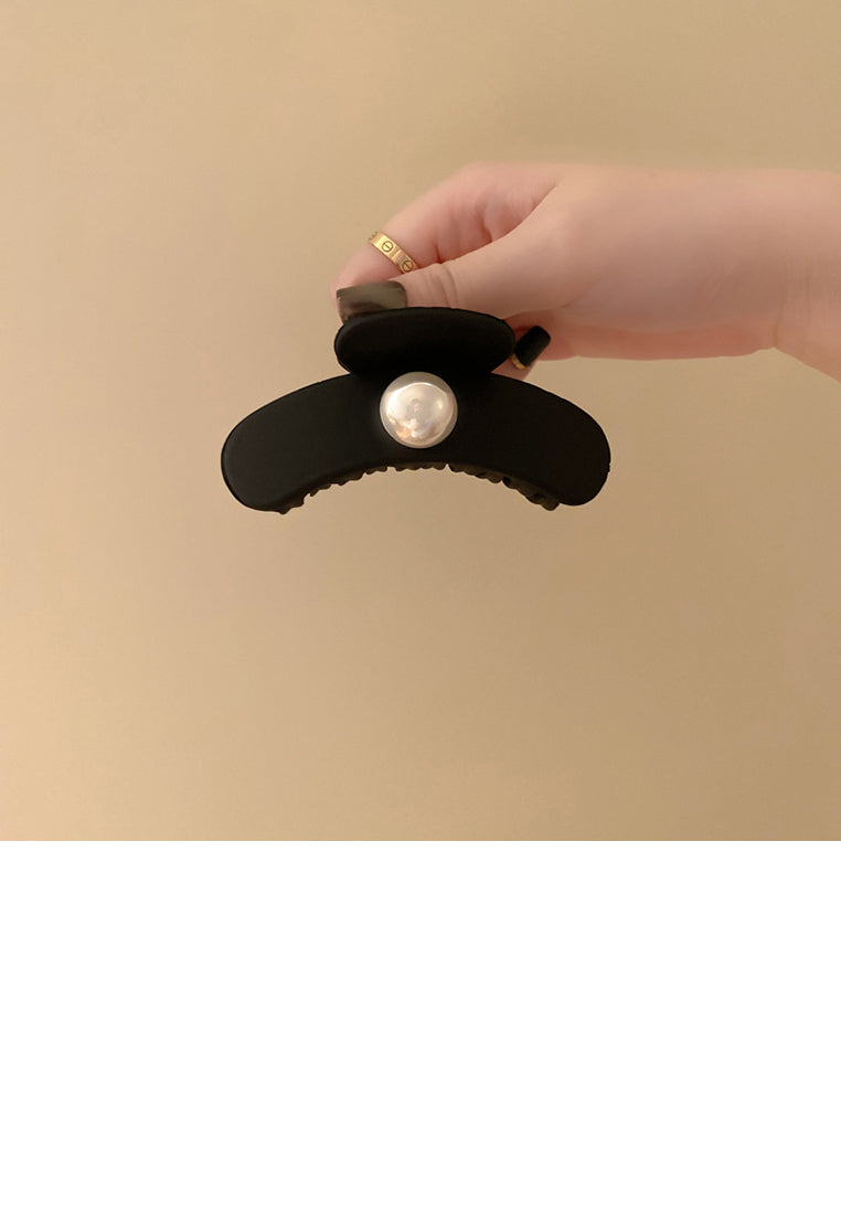 Vintage Frosted Pearl Geometric Hair Claw