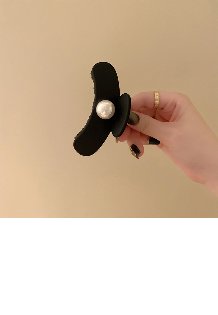 Vintage Frosted Pearl Geometric Hair Claw