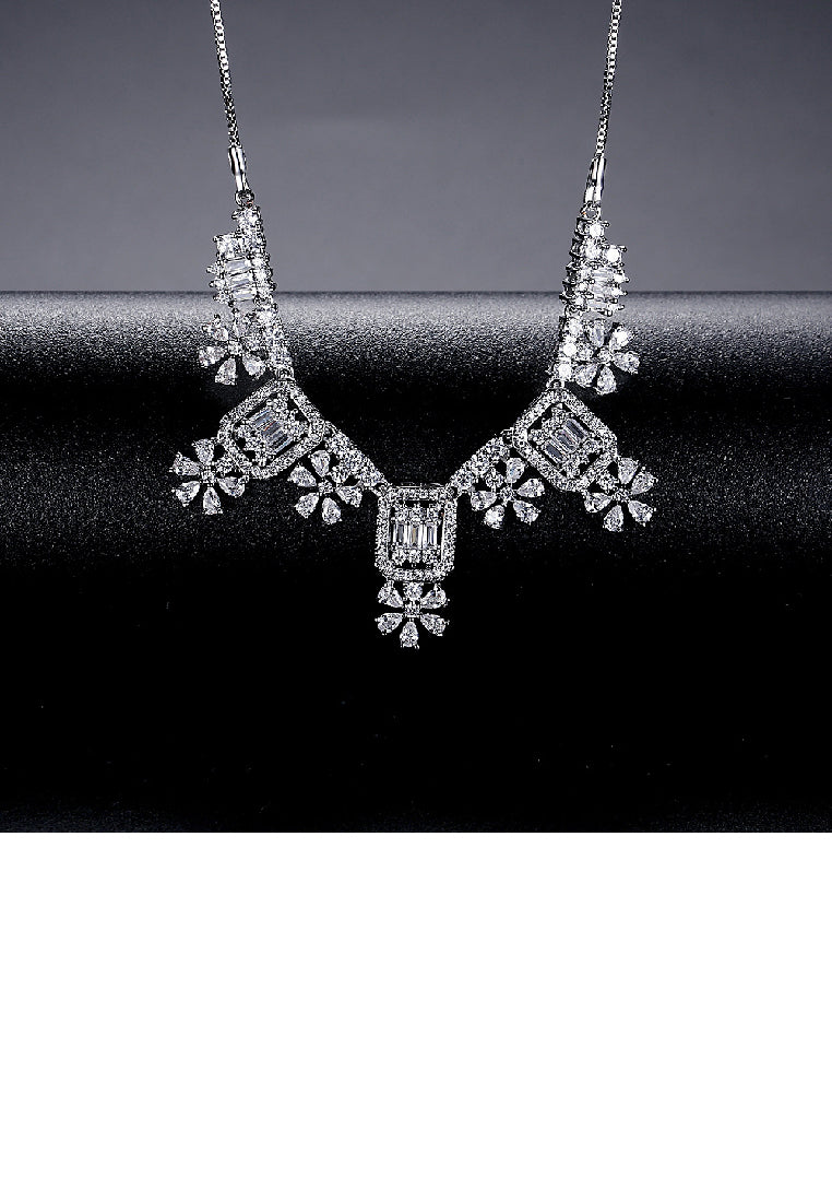 Elegant Brilliant Geometric Flower Necklace with Cubic Zirconia - Luxurious Look