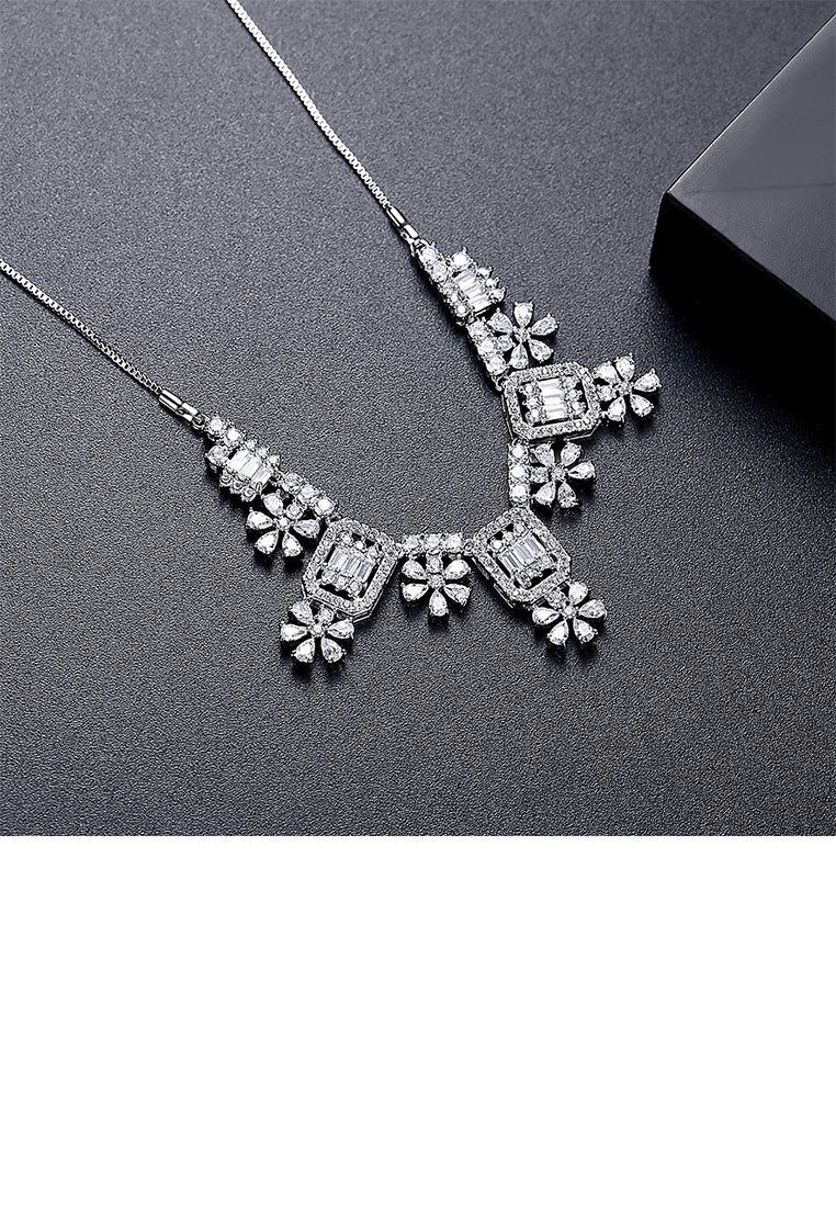 Elegant Brilliant Geometric Flower Necklace with Cubic Zirconia - Luxurious Look