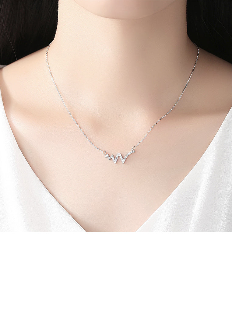 925 Sterling Silver Simple Fashion Geometric Corrugated Necklace with Cubic Zirconia - Luxurious Look