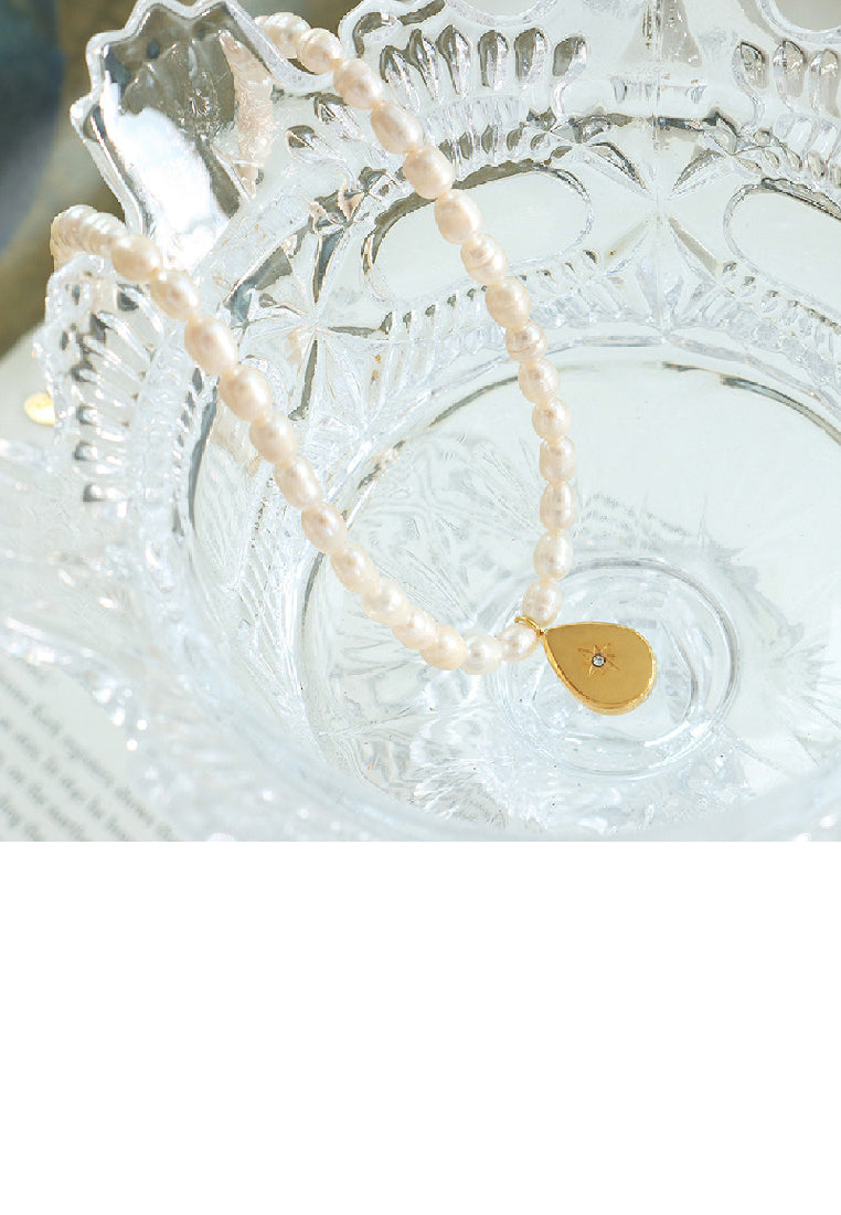 Fashion Simple Plated Gold 316L Stainless Steel Star Cubic Zirconia Water Drop Pendant with Imitation Pearl Beaded Necklace - Luxurious Look
