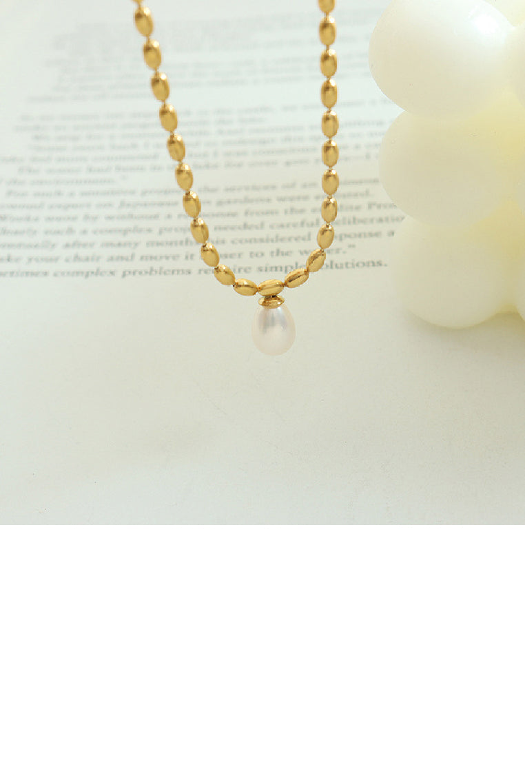 Fashion Elegant Plated Gold 316L Stainless Steel Imitation Pearl Pendant with Necklace - Luxurious Look