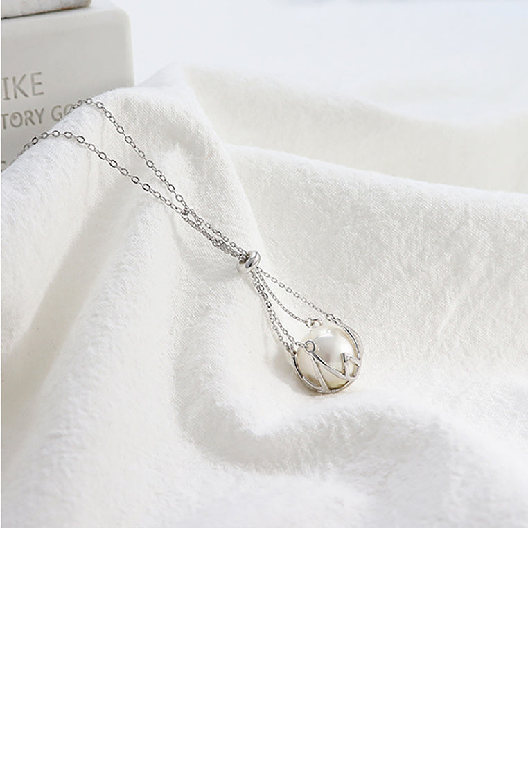 925 Sterling Silver Fashion Simple Geometric Freshwater Pearl Pendant with Necklace - Luxurious Look