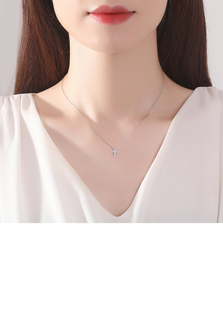 925 Sterling Silver Simple Classic Cross Pendant with Cubic Zirconia and Necklace - Luxurious Look