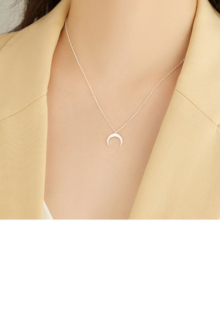 925 Sterling Silver Simple Fashion Moon Pendant with Necklace