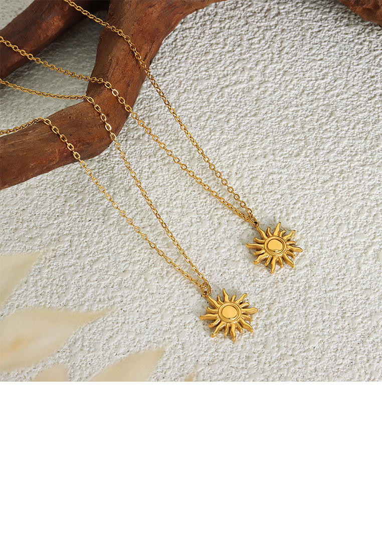 Fashion and Simple Plated Gold 316L Stainless Steel Sun Pendant with Necklace