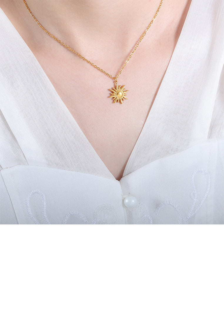 Fashion and Simple Plated Gold 316L Stainless Steel Sun Pendant with Necklace