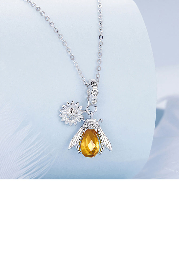 925 Sterling Silver Fashion Temperament Bee and Daisy Pendant with Cubic Zirconia and Necklace - Luxurious Look