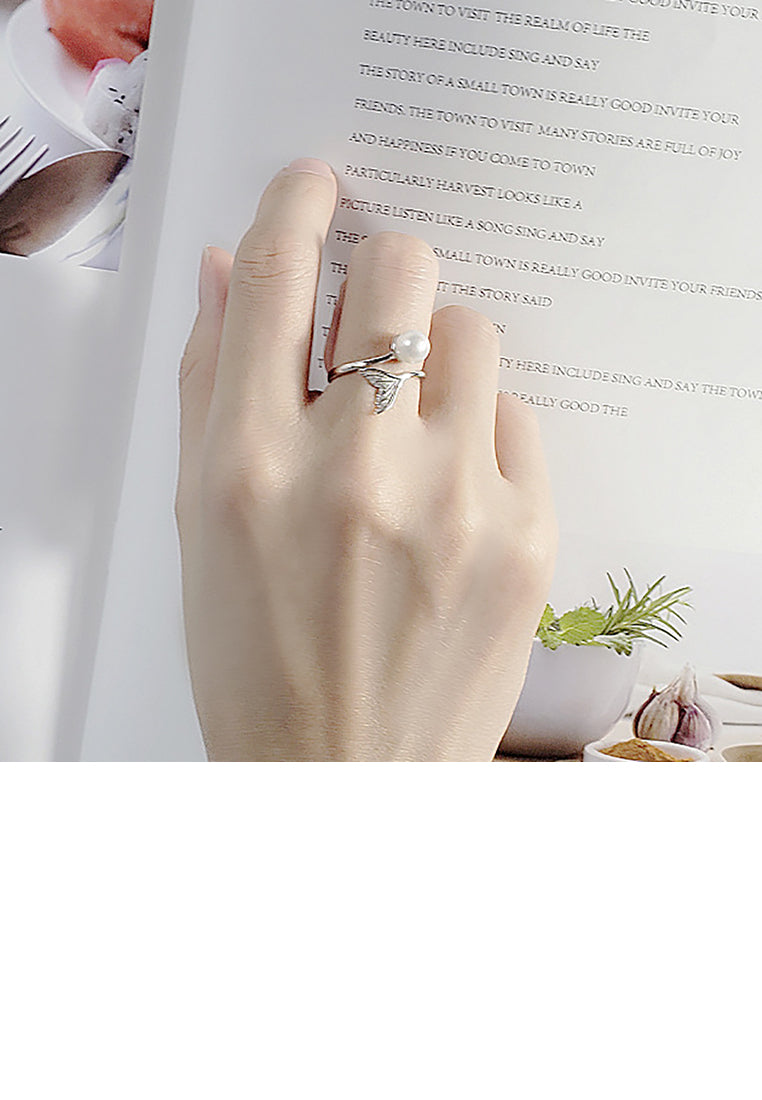 925 Sterling Silver Simple Fashion Fishtail White Freshwater Pearl Adjustable Ring - Luxurious Look