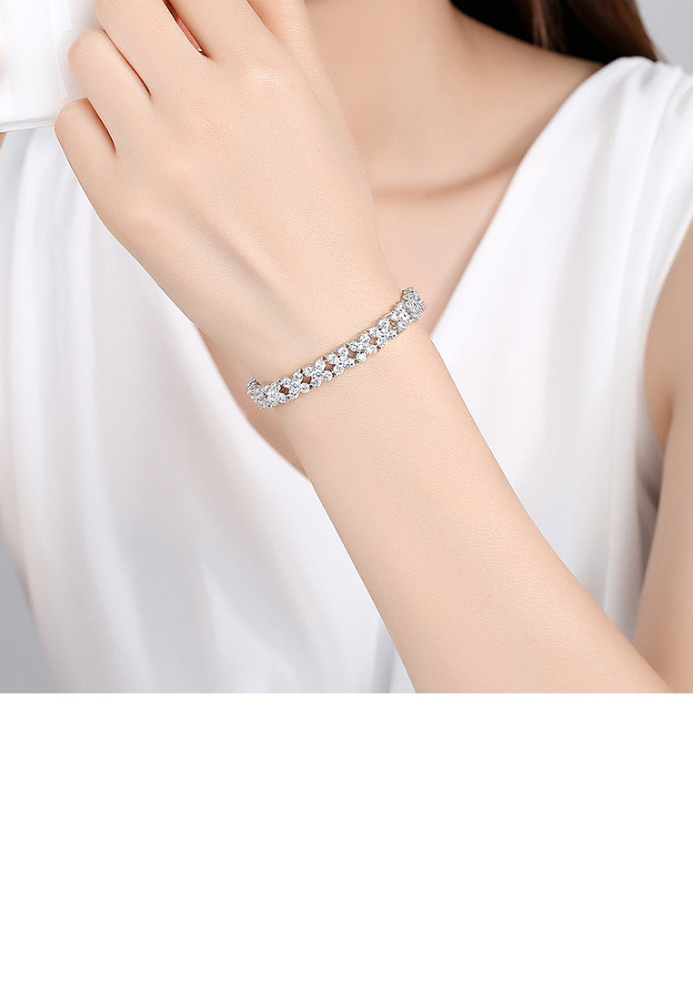 Fashion and Elegant Flower Bracelet with Cubic Zirconia 17cm - Luxurious Look