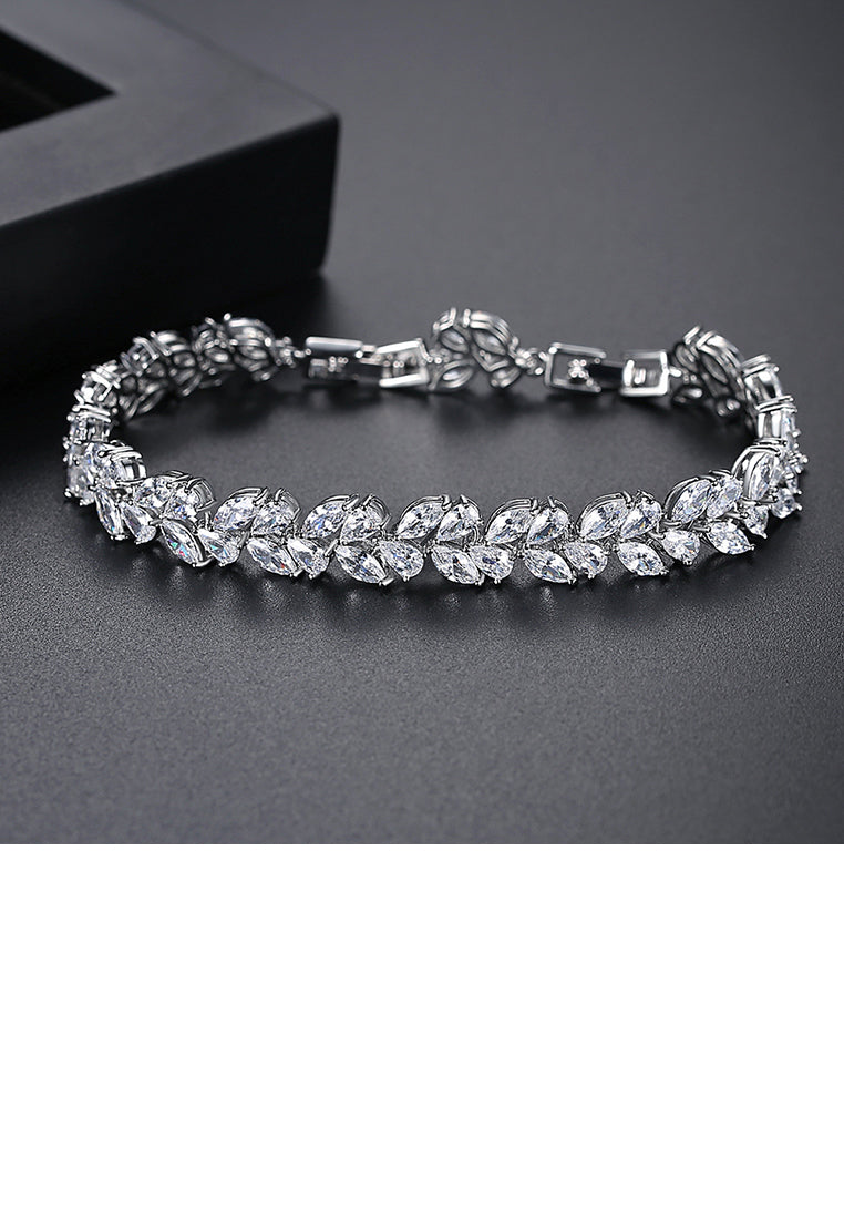 Elegant Bright Leaf Cubic Zirconia Bracelet - Luxurious Look