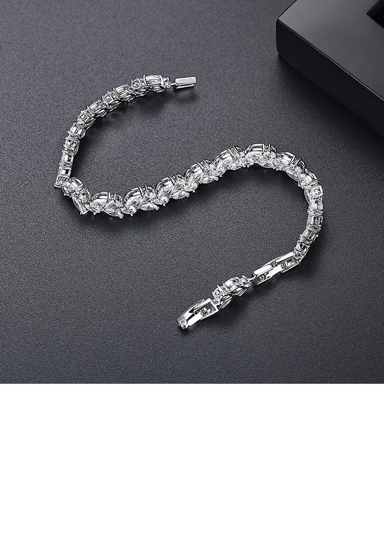 Elegant Bright Leaf Cubic Zirconia Bracelet - Luxurious Look