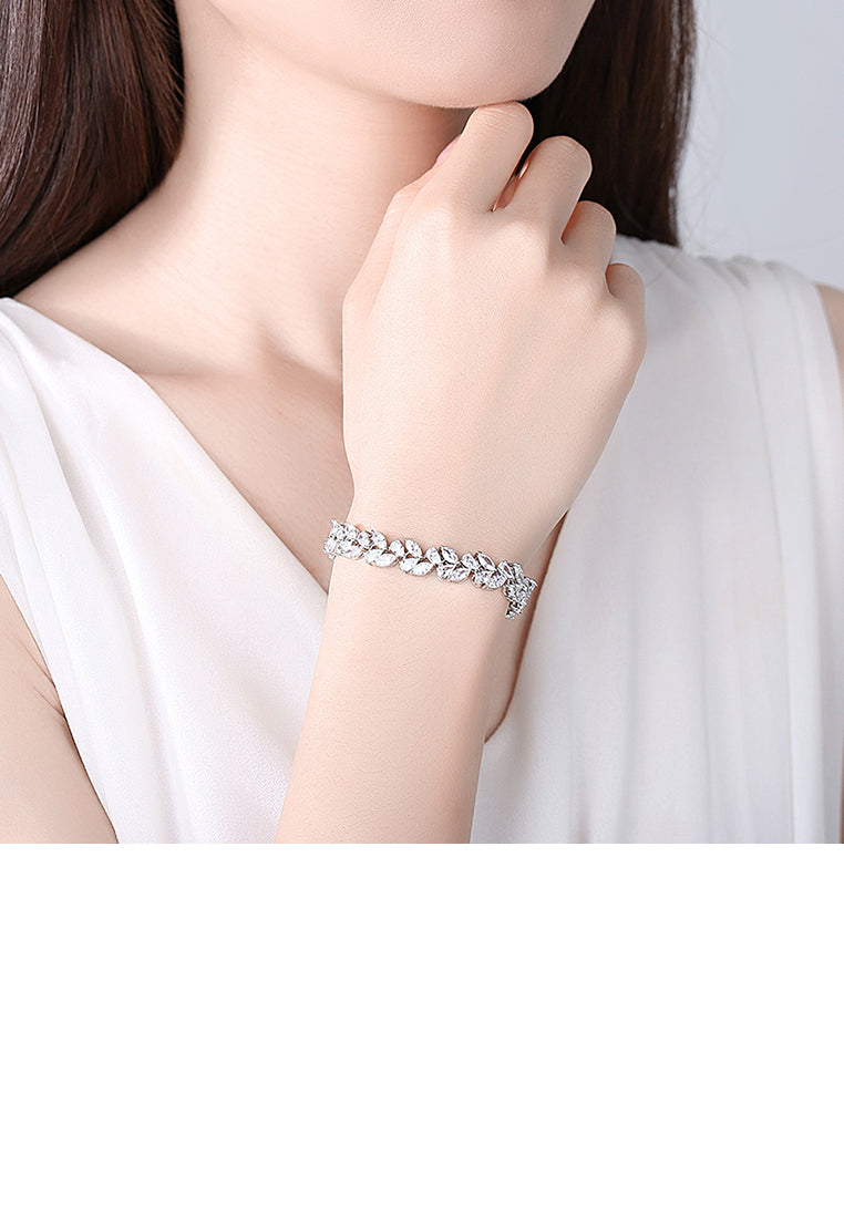 Elegant Bright Leaf Cubic Zirconia Bracelet - Luxurious Look