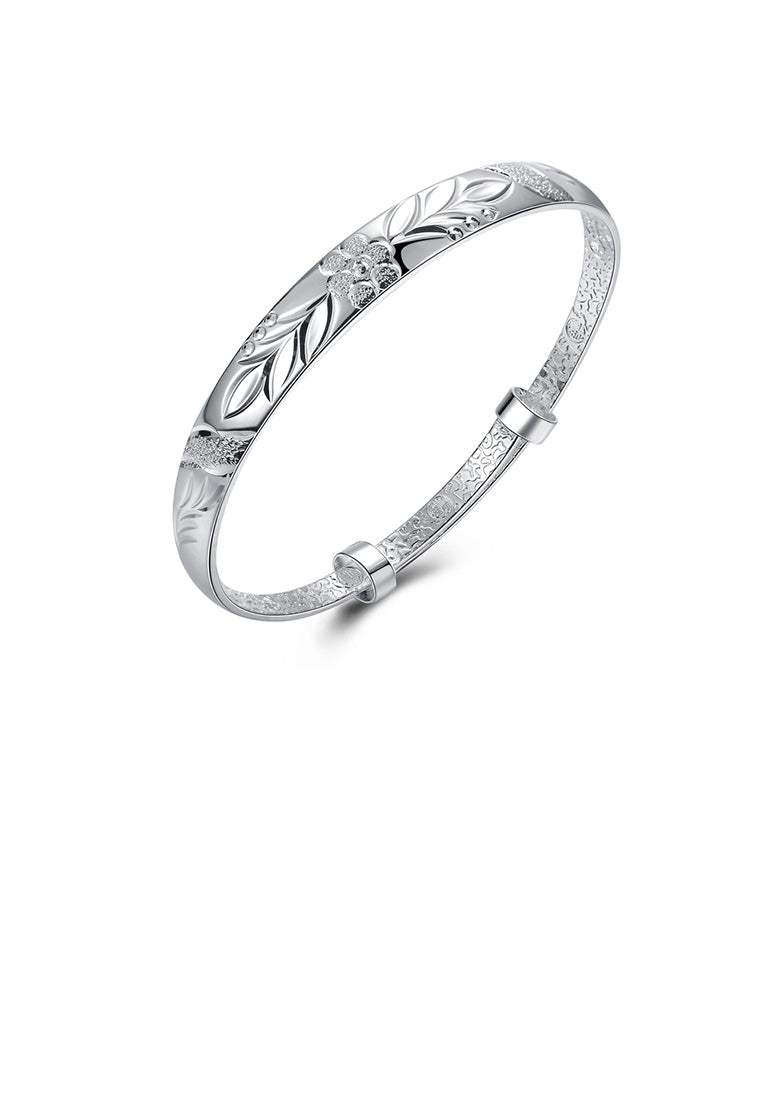 Simple and Fashion Carved Bangle