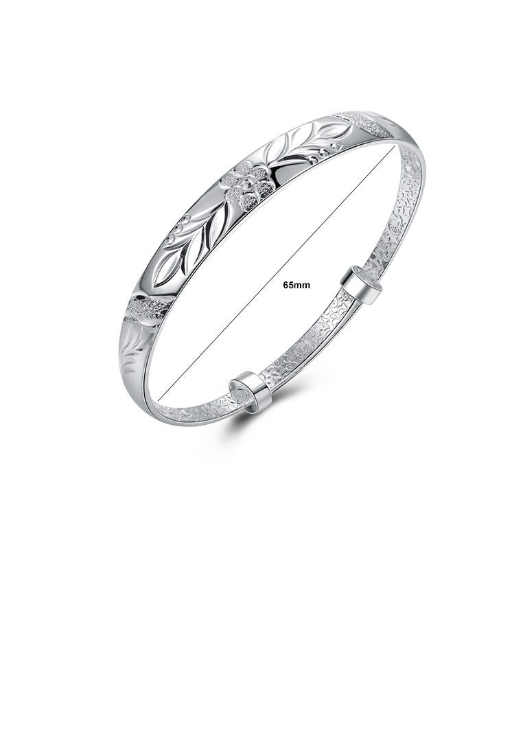 Simple and Fashion Carved Bangle