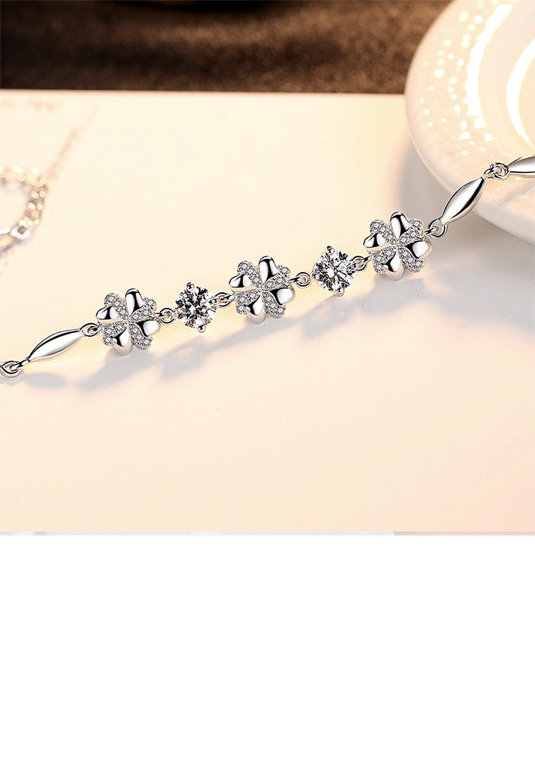 925 Sterling Silver Elegant Fashion Four-leaf Clover Cubic Zirconia Bracelet - Luxurious Look