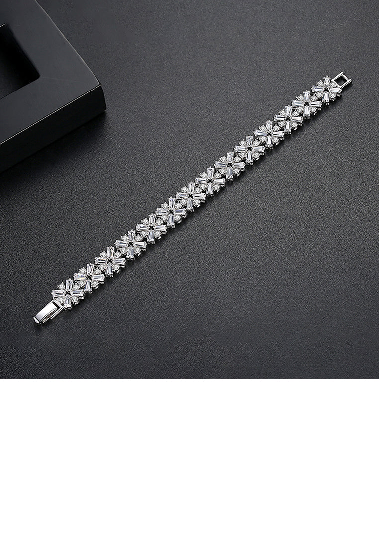 Elegant and Bright Cross Cubic Zirconia Bracelet 17cm - Luxurious Look