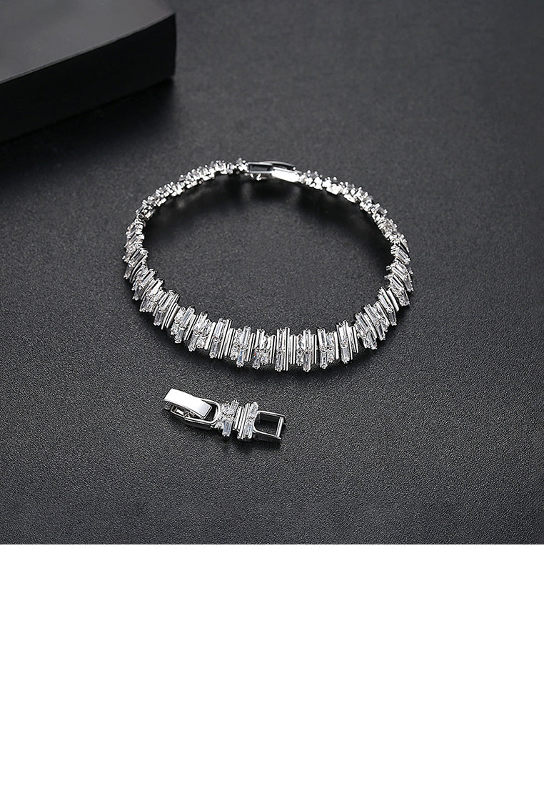 Fashion Simple Geometric Rectangular Cubic Zirconia Bracelet - Luxurious Look