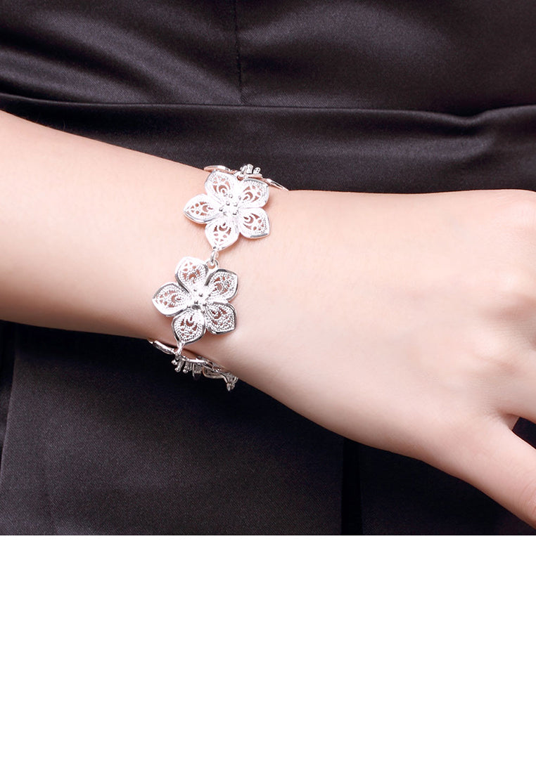 Elegant Flower Bracelet