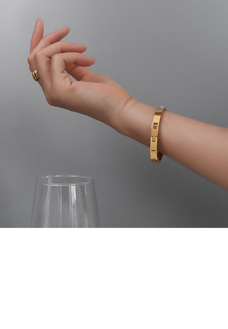 Simple Temperament Plated Gold 316L Stainless Steel Roman Numeral Bangle with Cubic Zirconia - Luxurious Look