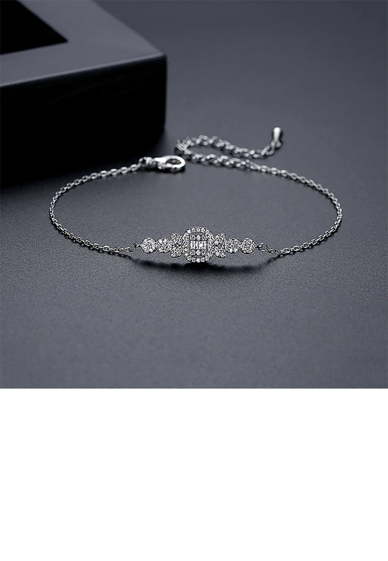 Fashion Temperament Pattern Geometric Bracelet with Cubic Zirconia - Luxurious Look
