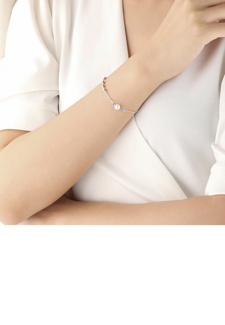 925 Sterling Silver Simple Fashion Geometric White Freshwater Pearl Bracelet with Cubic Zirconia - Luxurious Look