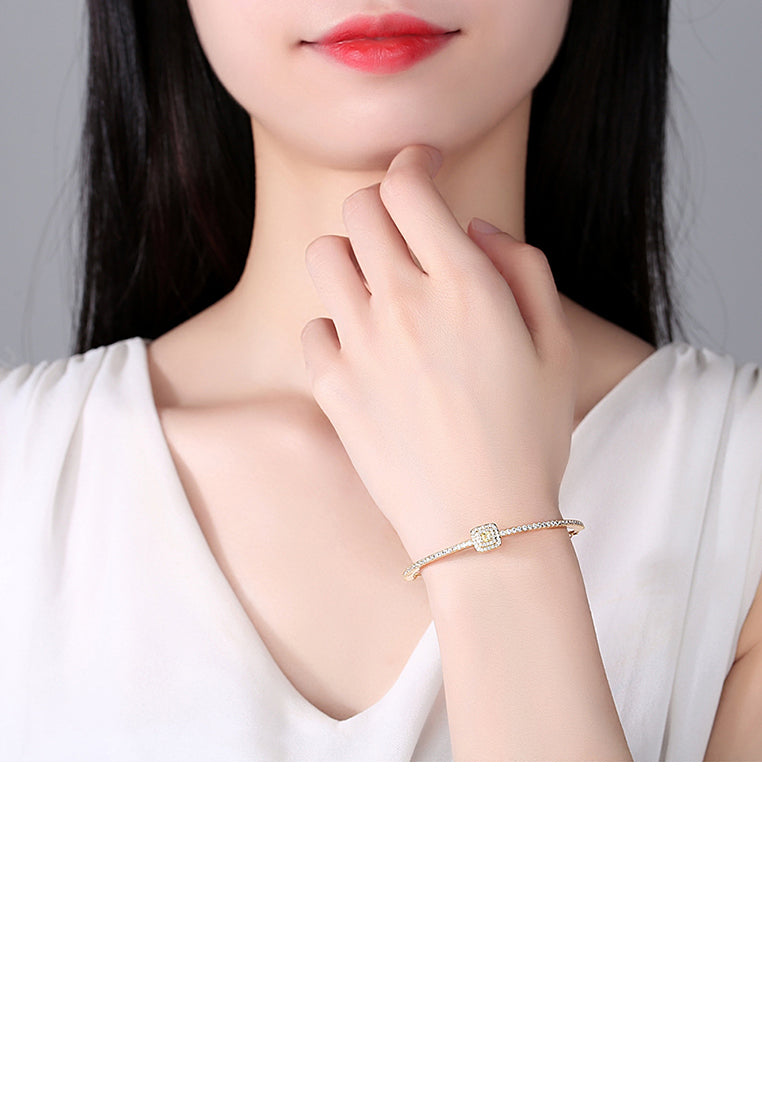 Simple Temperament Plated Gold Square Geometric Bracelet with Cubic Zirconia - Luxurious Look