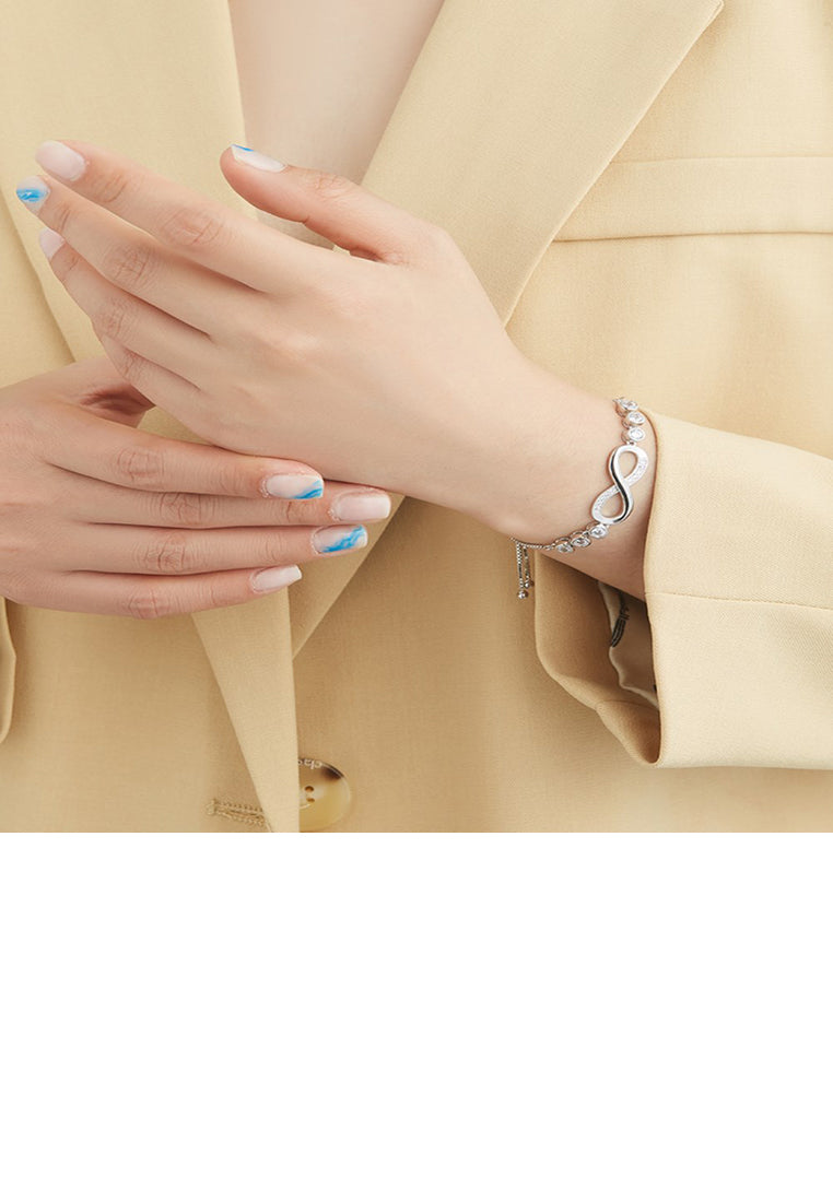 Fashion Temperament Infinity Symbol Bracelet with Cubic Zirconia - Luxurious Look